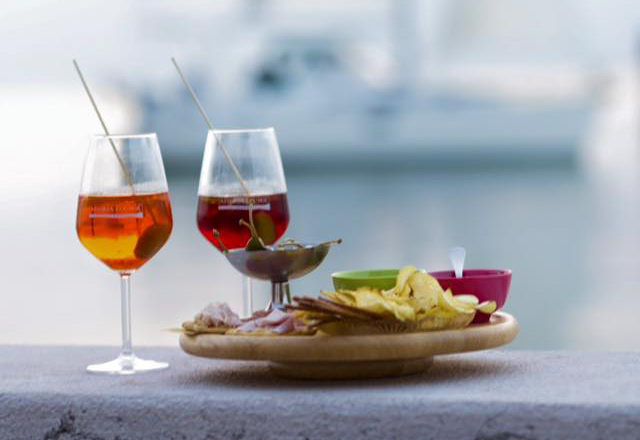 aperitivo e cena con gusto